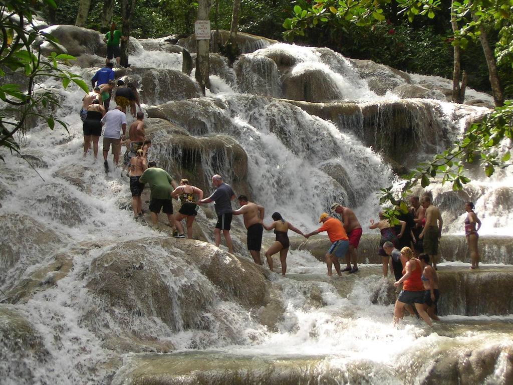 Chill On The Hill Apartment Ocho Rios Exterior foto
